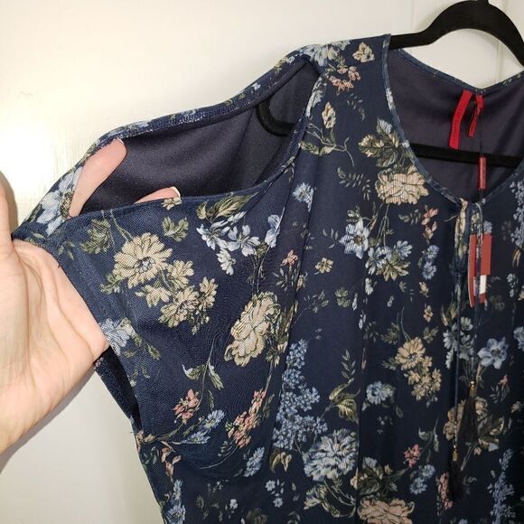 Love Scarlett Floral Print Mesh Blouse - Picture 4 of 8